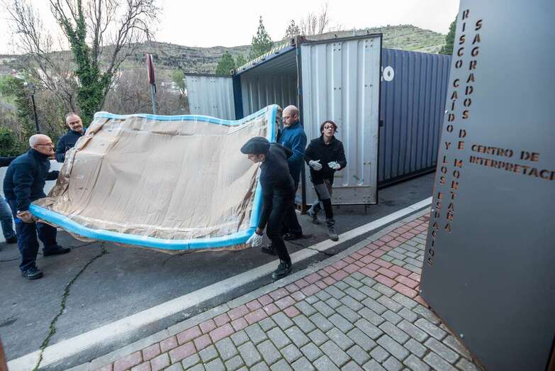 Proceso de descarga de una de las piezas (Foto TA)